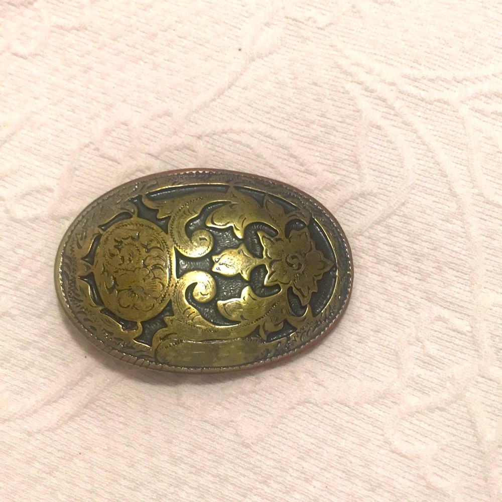 Buckle - Picture 2 of 5